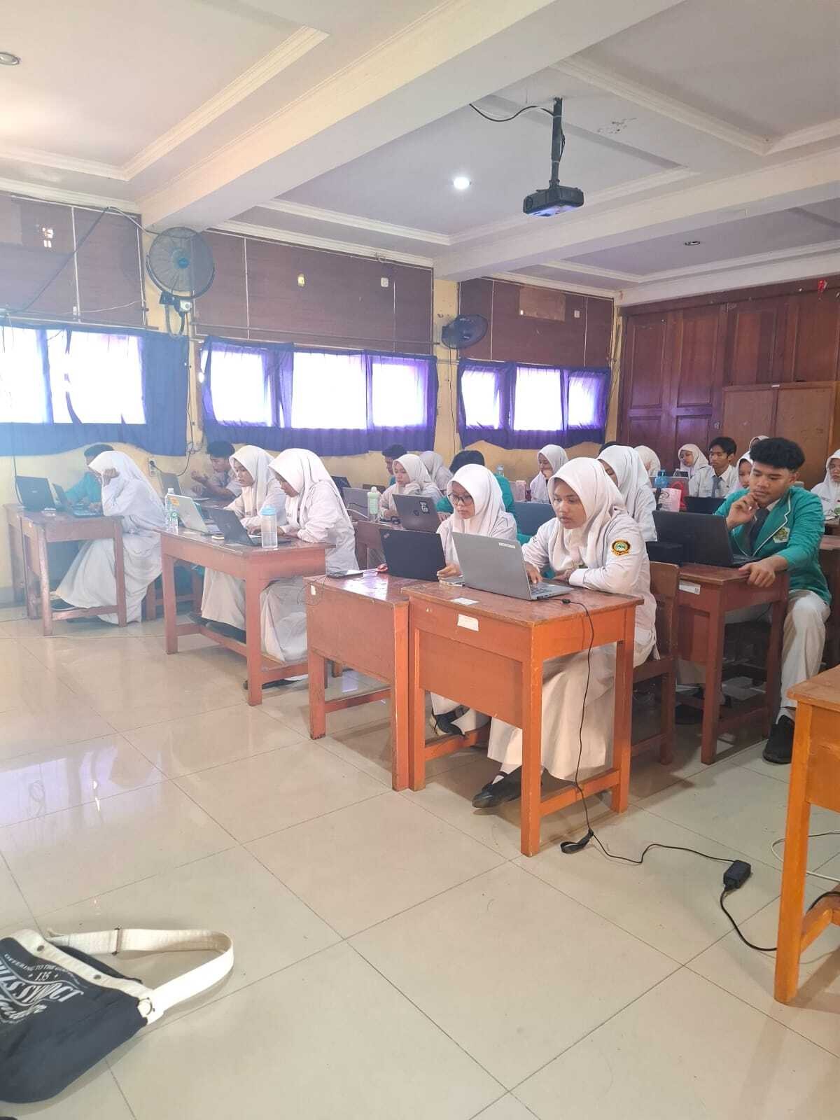 ASAT Berjalan Lancar di MAN 5 Jakarta Utara: Era Baru Ujian Berbasis CBT dengan Laptop Pribadi